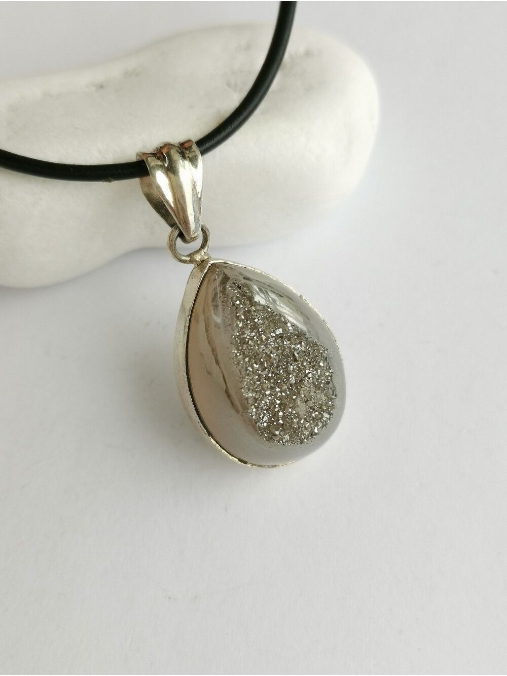 Vintage Modernist sterling silver druzy quartz pendant necklace